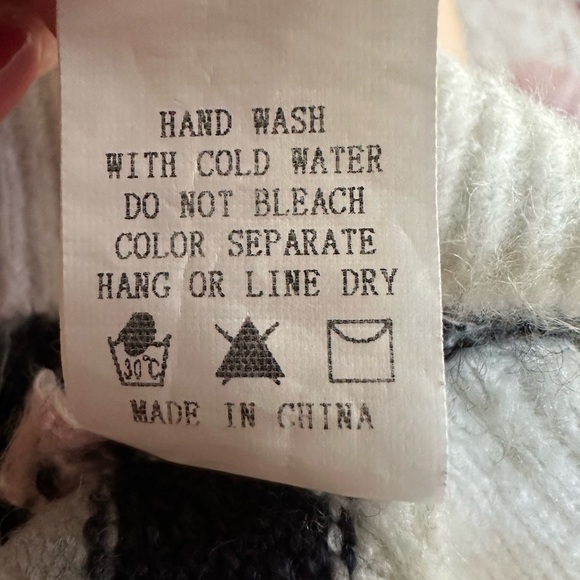 Pink Lily Women’s Long Sweater or Dress in chevron pattern. Size Small - Picture 6 of 7